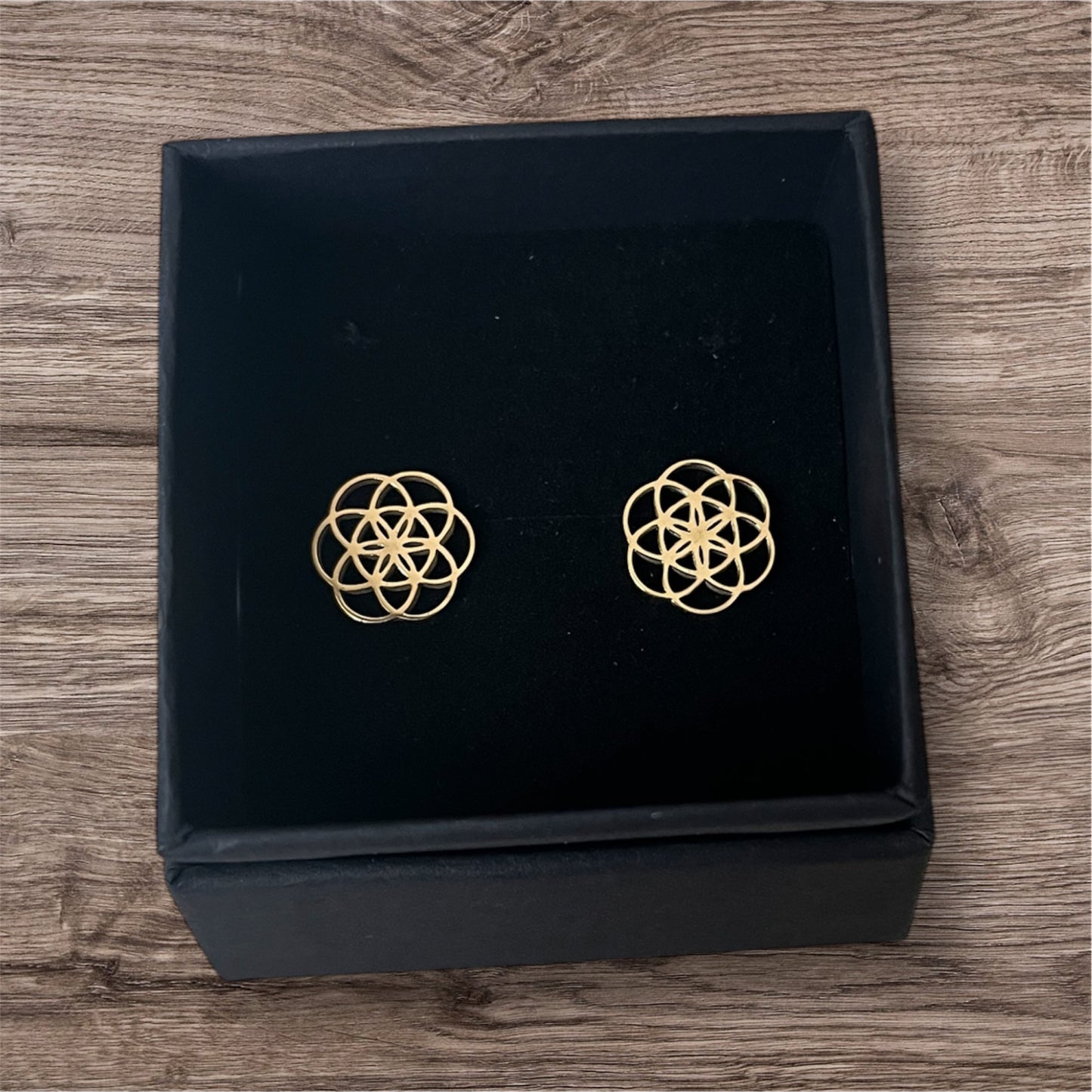 Elegant Lines Flower Stud