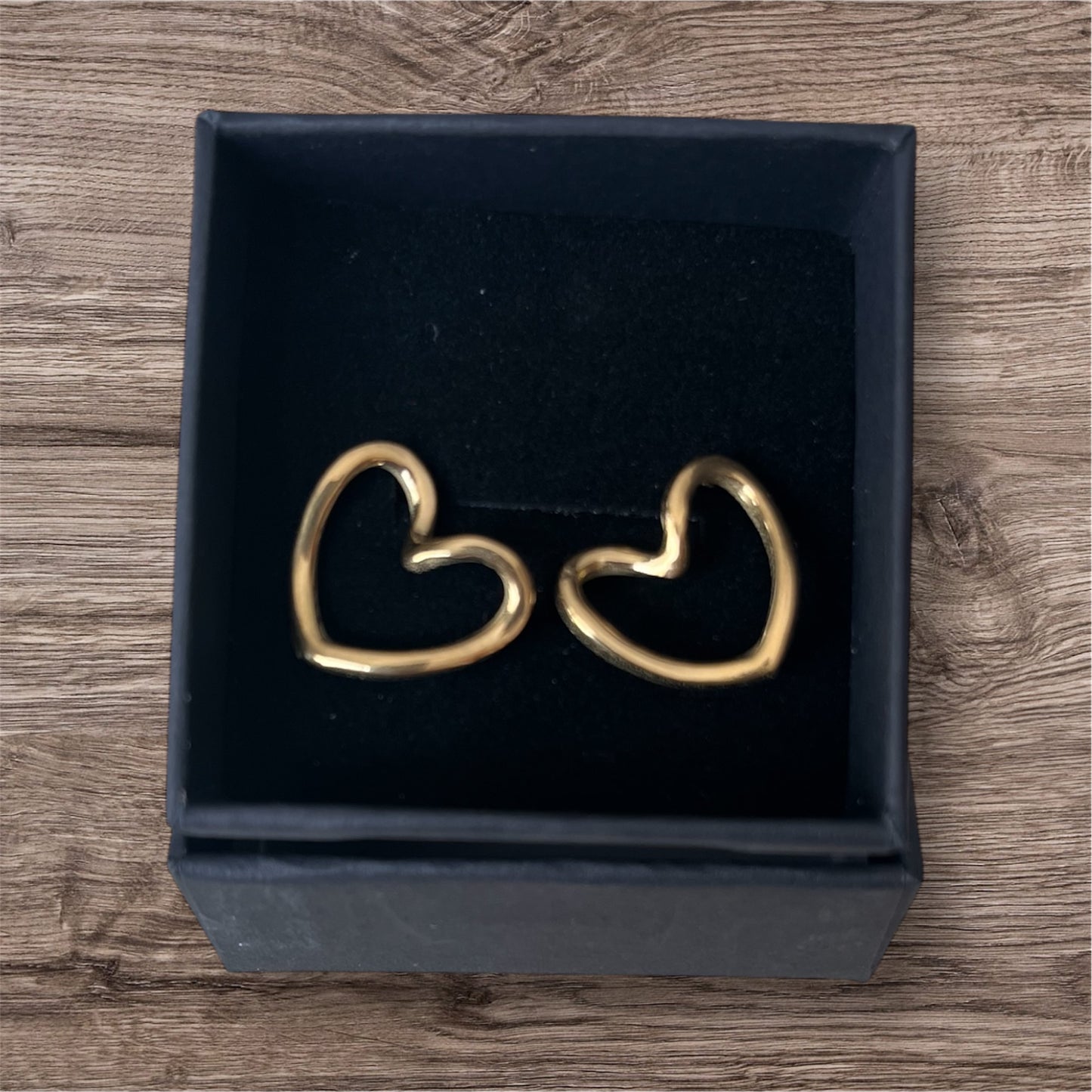 Heart Earrings: Gold Colour