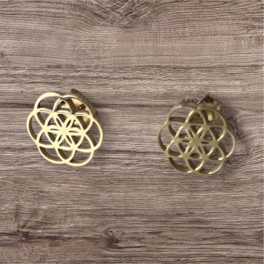 Elegant Lines Flower Stud